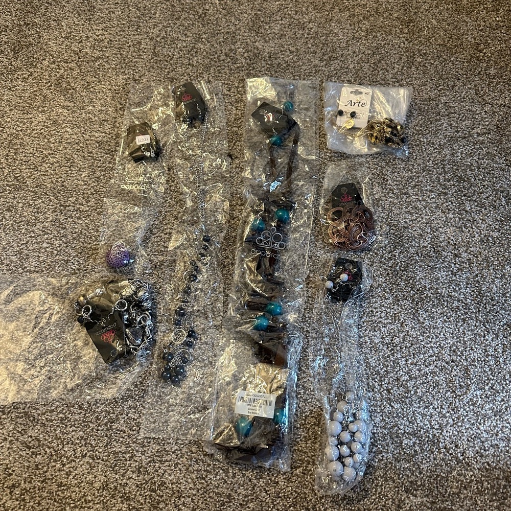 Assorted Fashion Jewelry Lot — (bundle of 7)